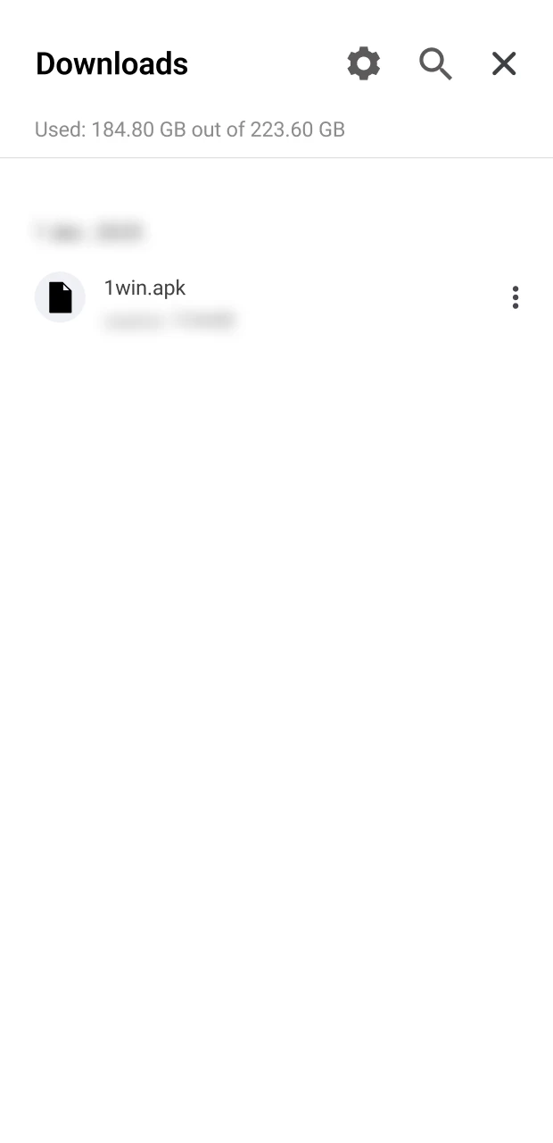 Inicia la instalación del APK de la aplicación 1win en tu móvil.